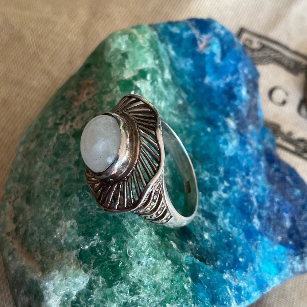 Elegant Sterling Silver and MOONstone Ring  SIZE 8